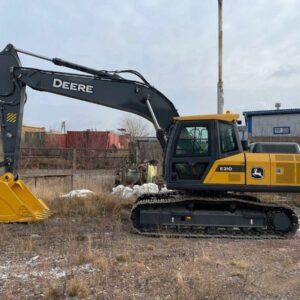 Гусеничный экскаватор «John Deere E210 LC»